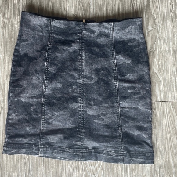 Free People Skirt - Picture 1 of 3
